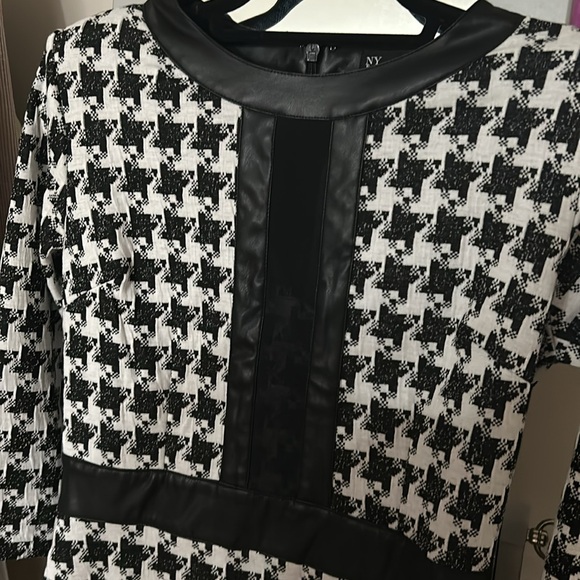 New York & Company Houndstooth Sheath Dress - Superflex NEW sz small - Picture 5 of 7